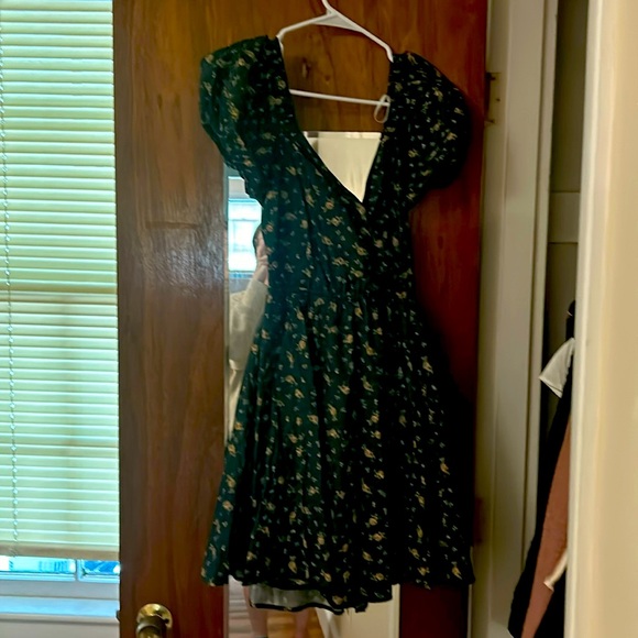 Sage green floral open back dress with puff sleeves-with tags - Picture 2 of 3